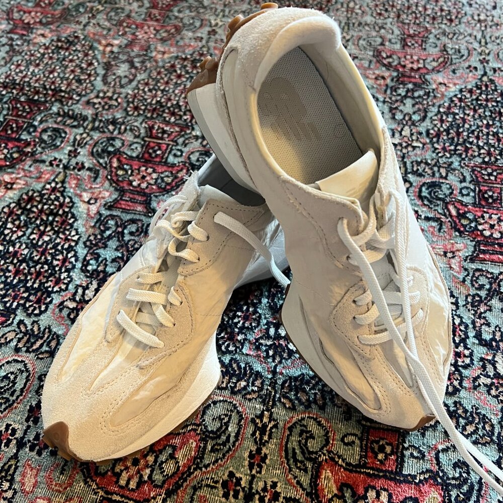 New Balance 327 Sneakers in white
